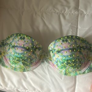 New without tags. Super cute bikini top from Victoria secret